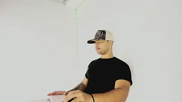 Sebas-hott online show from September 24, 2025, 10:24 pm