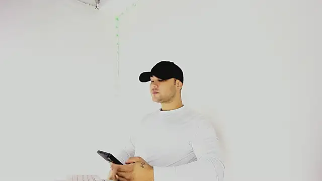 Sebas-hott online show from September 25, 2025, 10:57 pm