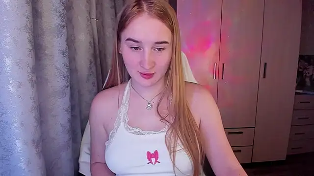 Snapshot of KeiraNight chatting on March 14, 2025, 1:46 pm KeiraNight online show from March 14, 2025, 1:46 pm