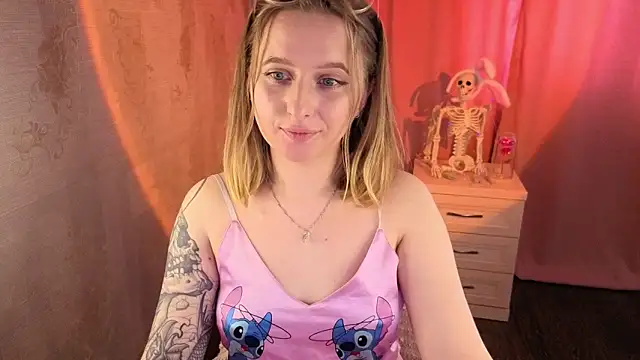 Snapshot of CuteLilyLove chatting on April 28, 2026, 2:27 am CuteLilyLove online show from April 28, 2026, 2:27 am