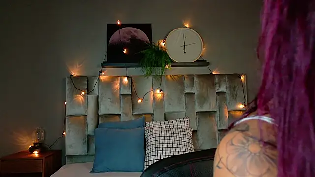 alaia-rogers online show from September 20, 2025, 11:44 am