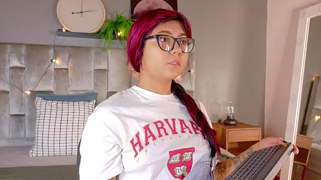 alaia-rogers online show from October 10, 2025, 11:42 am