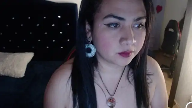 lucianaa 25 online show from December 9, 2024, 1:02 pm