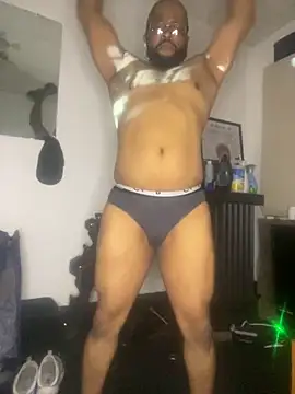 Snapshot of Enos3 chatting on October 5, 2025, 11:13 pm Enos3 online show from October 5, 2025, 11:13 pm