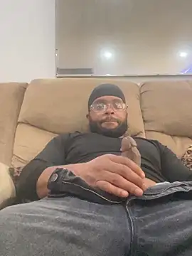 Snapshot of Enos3 chatting on October 24, 2025, 7:43 pm Enos3 online show from October 24, 2025, 7:43 pm