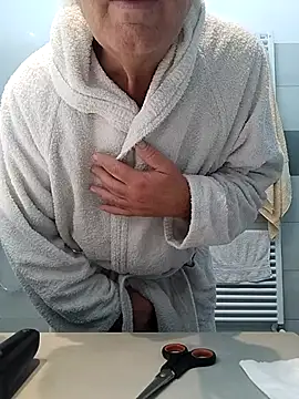 Snapshot of MATTIS11 chatting on November 20, 2025, 8:36 am MATTIS11 online show from November 20, 2025, 8:36 am