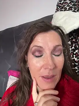 Lwhite1 online show from April 14, 2026, 6:14 pm