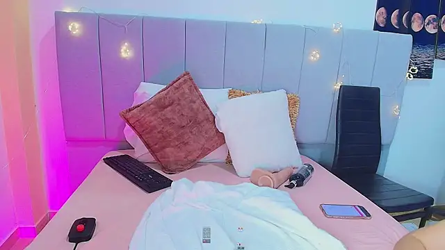 AbrilZannetii online show from March 24, 2026, 12:26 am