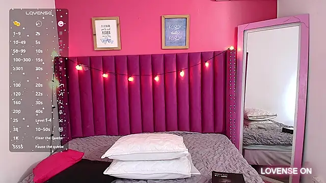 Snapshot of littleebonny chatting on December 11, 2024, 12:44 pm littleebonny online show from December 11, 2024, 12:44 pm