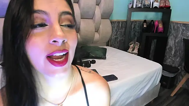 Snapshot of emily_jones_1 chatting on February 21, 2025, 1:11 pm emily jones 1 online show from February 21, 2025, 1:11 pm