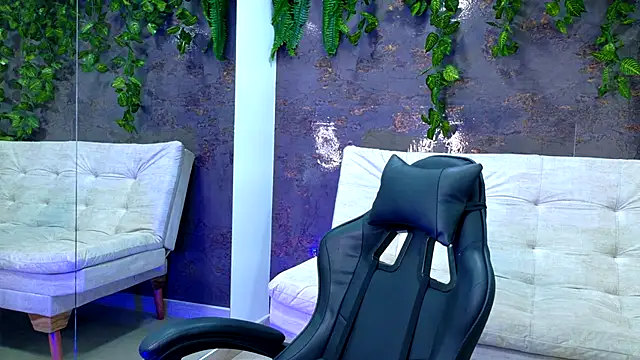 Snapshot of emily_jones_1 chatting on November 10, 2025, 12:04 pm emily jones 1 online show from November 10, 2025, 12:04 pm