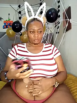 CocoBootyyy online show from October 23, 2025, 6:13 am