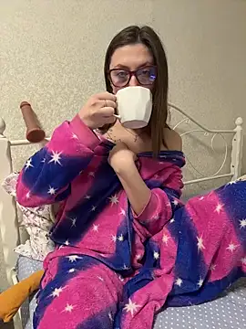 BeatriceTender online show from February 18, 2026, 6:15 pm