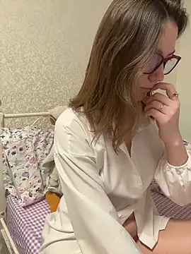 BeatriceTender online show from March 9, 2026, 8:35 pm