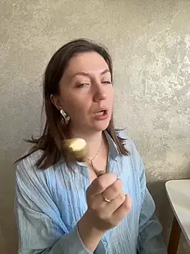 BeatriceTender online show from March 25, 2026, 11:16 am