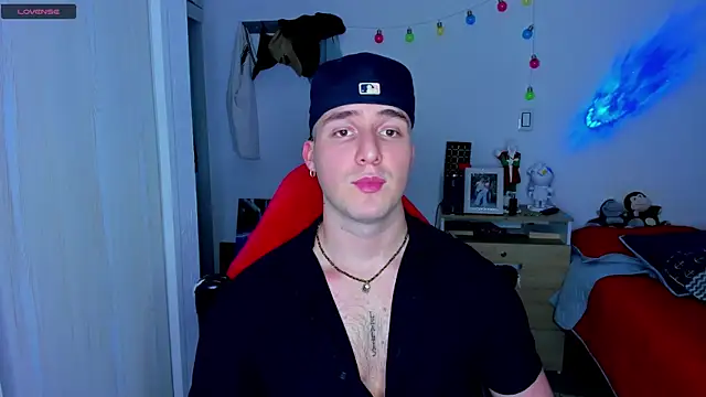 liam oficial02 online show from December 13, 2024, 4:11 am