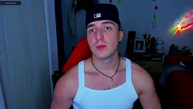 liam oficial02 online show from December 19, 2024, 3:40 am