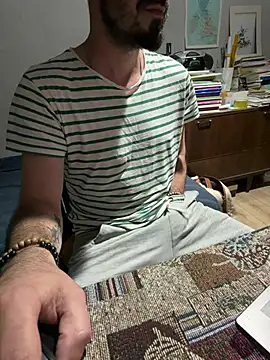 giorgakaci69 online show from July 20, 2026, 9:39 pm