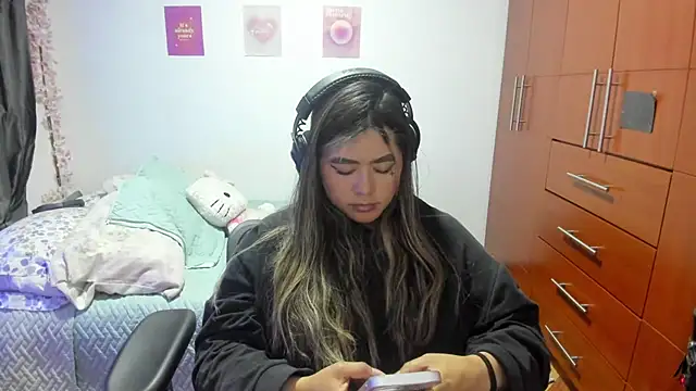 StephaniFox online show from October 20, 2025, 4:13 am