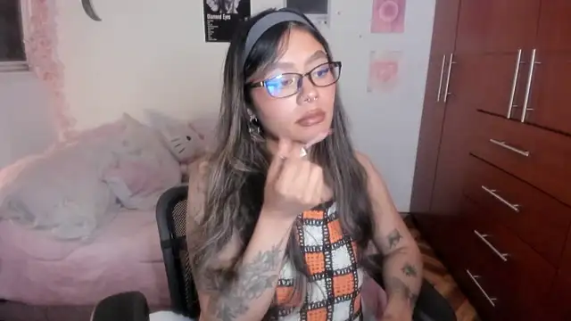 Snapshot of StephaniFox chatting on January 19, 2026, 4:49 am StephaniFox online show from January 19, 2026, 4:49 am