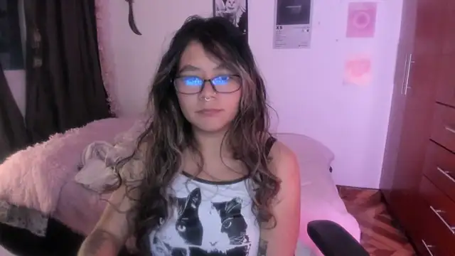 Snapshot of StephaniFox chatting on February 4, 2026, 1:22 am StephaniFox online show from February 4, 2026, 1:22 am