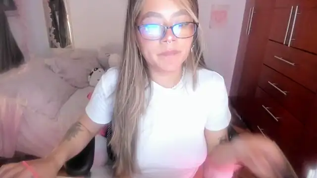 Snapshot of StephaniFox chatting on February 13, 2026, 1:23 am StephaniFox online show from February 13, 2026, 1:23 am