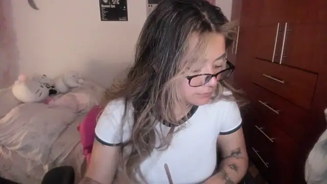 Snapshot of StephaniFox chatting on February 21, 2026, 1:39 am StephaniFox online show from February 21, 2026, 1:39 am