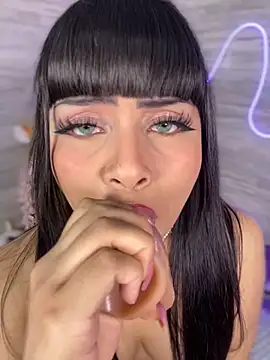 Snapshot of Bubalu_Uwwu chatting on October 15, 2025, 3:17 am Bubalu Uwwu online show from October 15, 2025, 3:17 am