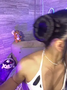 Snapshot of Bubalu_Uwwu chatting on November 5, 2025, 4:12 am Bubalu Uwwu online show from November 5, 2025, 4:12 am