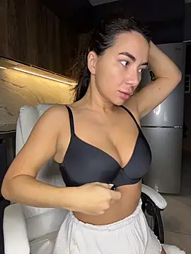 Melisa Ester online show from November 1, 2025, 7:27 pm