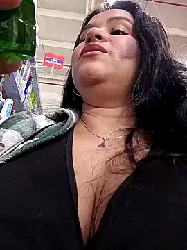 Snapshot of Julieta-tits chatting on January 28, 2025, 8:36 pm Julieta-tits online show from January 28, 2025, 8:36 pm