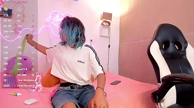 Snapshot of lilith_horny chatting on February 19, 2025, 4:00 pm lilith horny online show from February 19, 2025, 4:00 pm