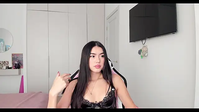 Snapshot of Shineel chatting on September 21, 2025, 5:31 am Shineel online show from September 21, 2025, 5:31 am