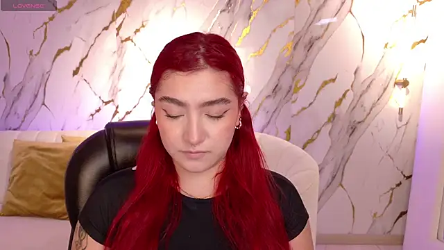 ViolettCastel online show from November 19, 2025, 7:14 pm