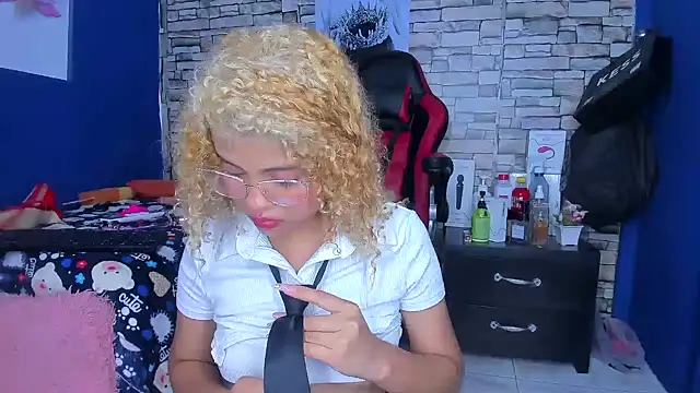 Snapshot of sofiacastillo01 chatting on March 15, 2025, 10:22 pm sofiacastillo01 online show from March 15, 2025, 10:22 pm