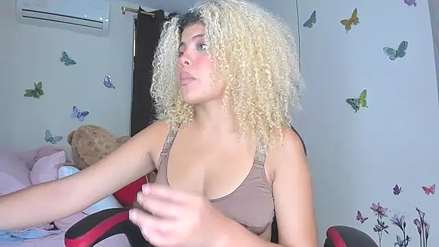 Snapshot of sofiacastillo01 chatting on November 20, 2025, 7:35 pm sofiacastillo01 online show from November 20, 2025, 7:35 pm