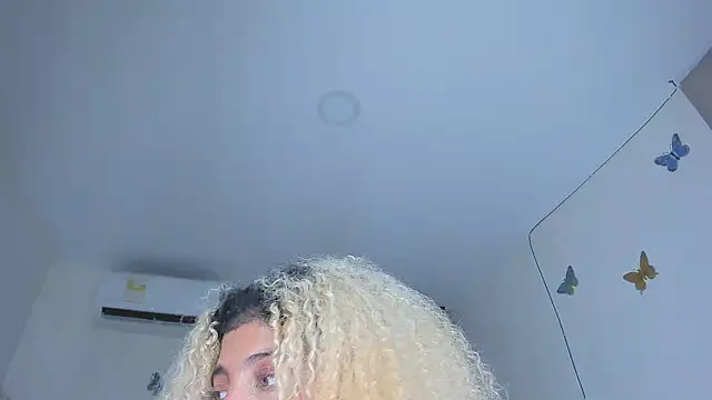 Snapshot of sofiacastillo01 chatting on November 25, 2025, 1:16 am sofiacastillo01 online show from November 25, 2025, 1:16 am