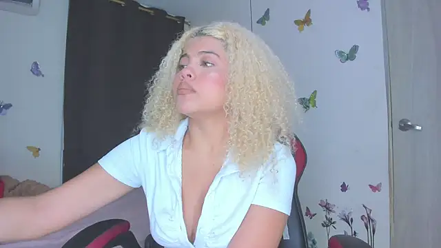 Snapshot of sofiacastillo01 chatting on January 13, 2026, 1:27 pm sofiacastillo01 online show from January 13, 2026, 1:27 pm