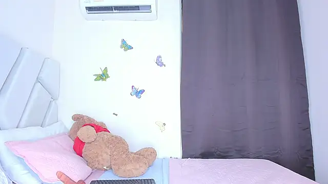 Snapshot of sofiacastillo01 chatting on February 28, 2026, 2:18 pm sofiacastillo01 online show from February 28, 2026, 2:18 pm