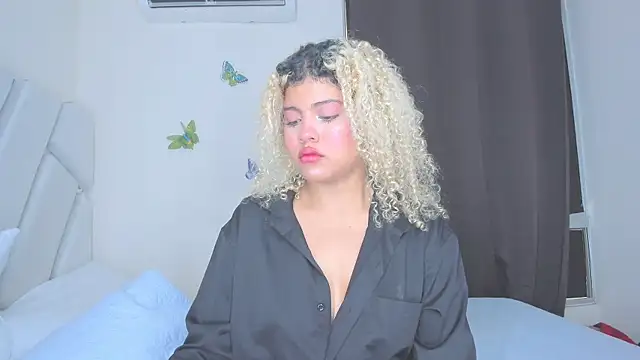 sofiacastillo01 online show from April 10, 2026, 5:17 pm