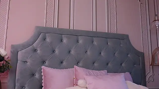 LucyAddison online show from October 30, 2025, 4:25 am