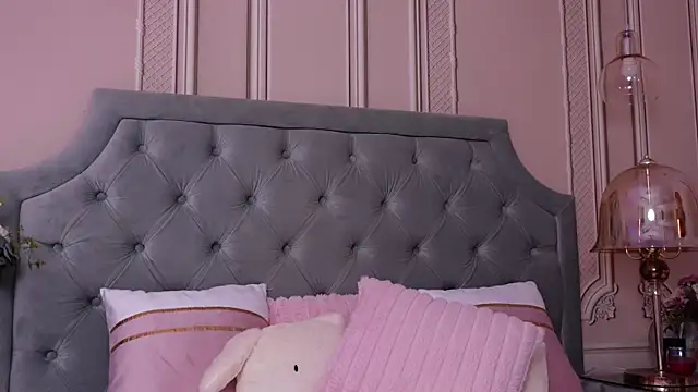 LucyAddison online show from March 29, 2026, 11:10 am