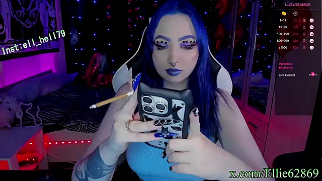Snapshot of Kitty_goth chatting on February 23, 2025, 9:26 pm Kitty goth online show from February 23, 2025, 9:26 pm