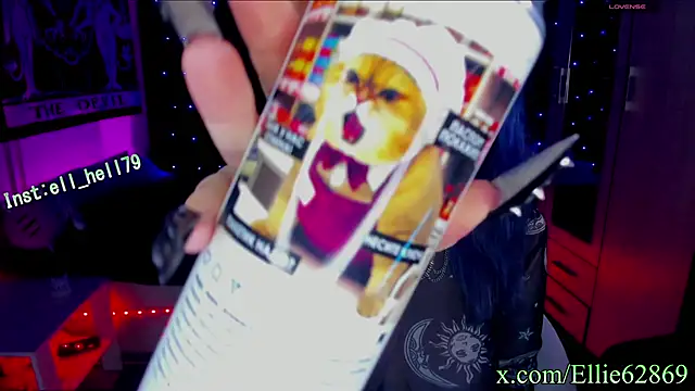 Snapshot of Kitty_goth chatting on March 21, 2025, 8:29 pm Kitty goth online show from March 21, 2025, 8:29 pm