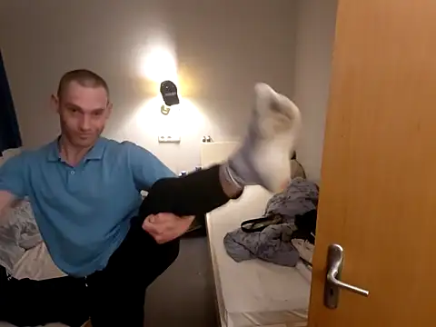 Snapshot of Bartzrl chatting on September 23, 2025, 7:28 pm Bartzrl online show from September 23, 2025, 7:28 pm