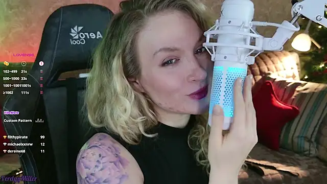 Snapshot of VerdgyMiller chatting on December 25, 2024, 2:13 pm VerdgyMiller online show from December 25, 2024, 2:13 pm