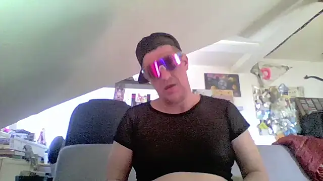 Snapshot of Bigthroaterboy chatting on June 23, 2026, 3:43 pm Bigthroaterboy online show from June 23, 2026, 3:43 pm