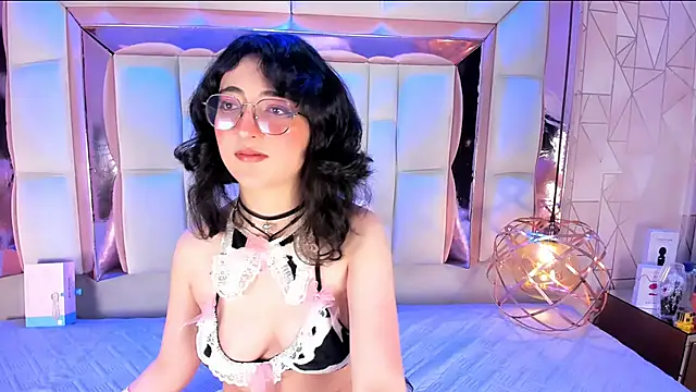 Snapshot of SaraMartini1 chatting on October 18, 2025, 6:05 am SaraMartini1 online show from October 18, 2025, 6:05 am