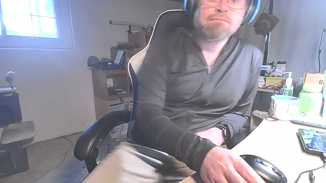 Snapshot of MagnusCockus chatting on March 27, 2026, 12:05 pm MagnusCockus online show from March 27, 2026, 12:05 pm