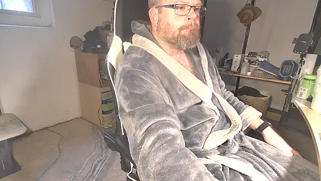 Snapshot of MagnusCockus chatting on April 5, 2026, 11:13 pm MagnusCockus online show from April 5, 2026, 11:13 pm